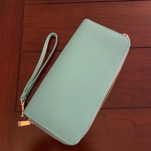 Wallet/wristlet